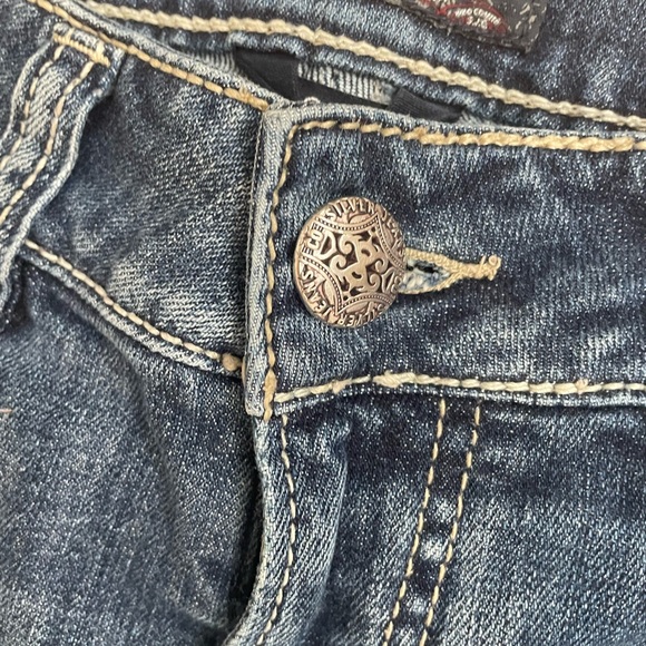 - SILVER SUKI DISTRESSED JEANS WITH STRETCH-27-33 - 99 cotton/ 1 spandex- sexy! - Picture 4 of 10